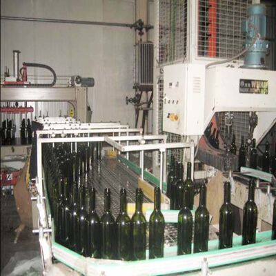 Acheter Chaîne de fabrication industrielle de bouteilles en verre 150TPD avec machine de formage du verre 380V fabrication en ligne